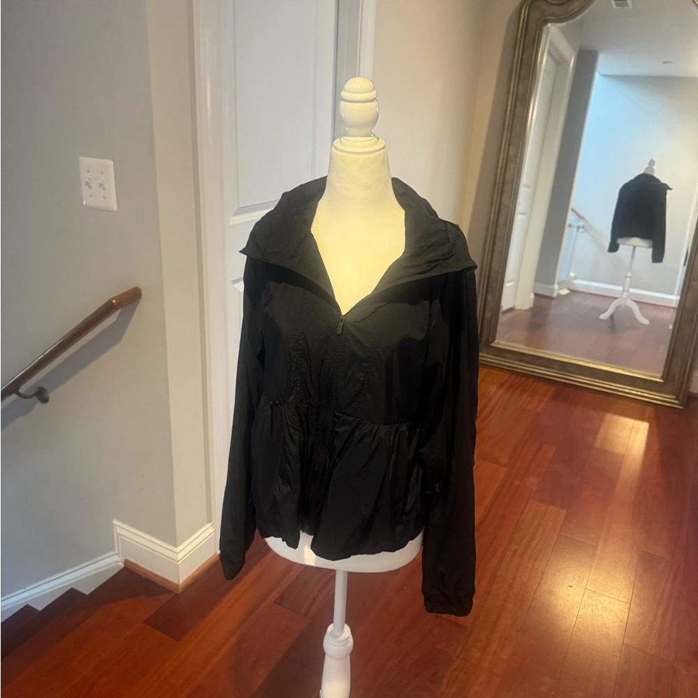 lululemon size six light weight rain jacket